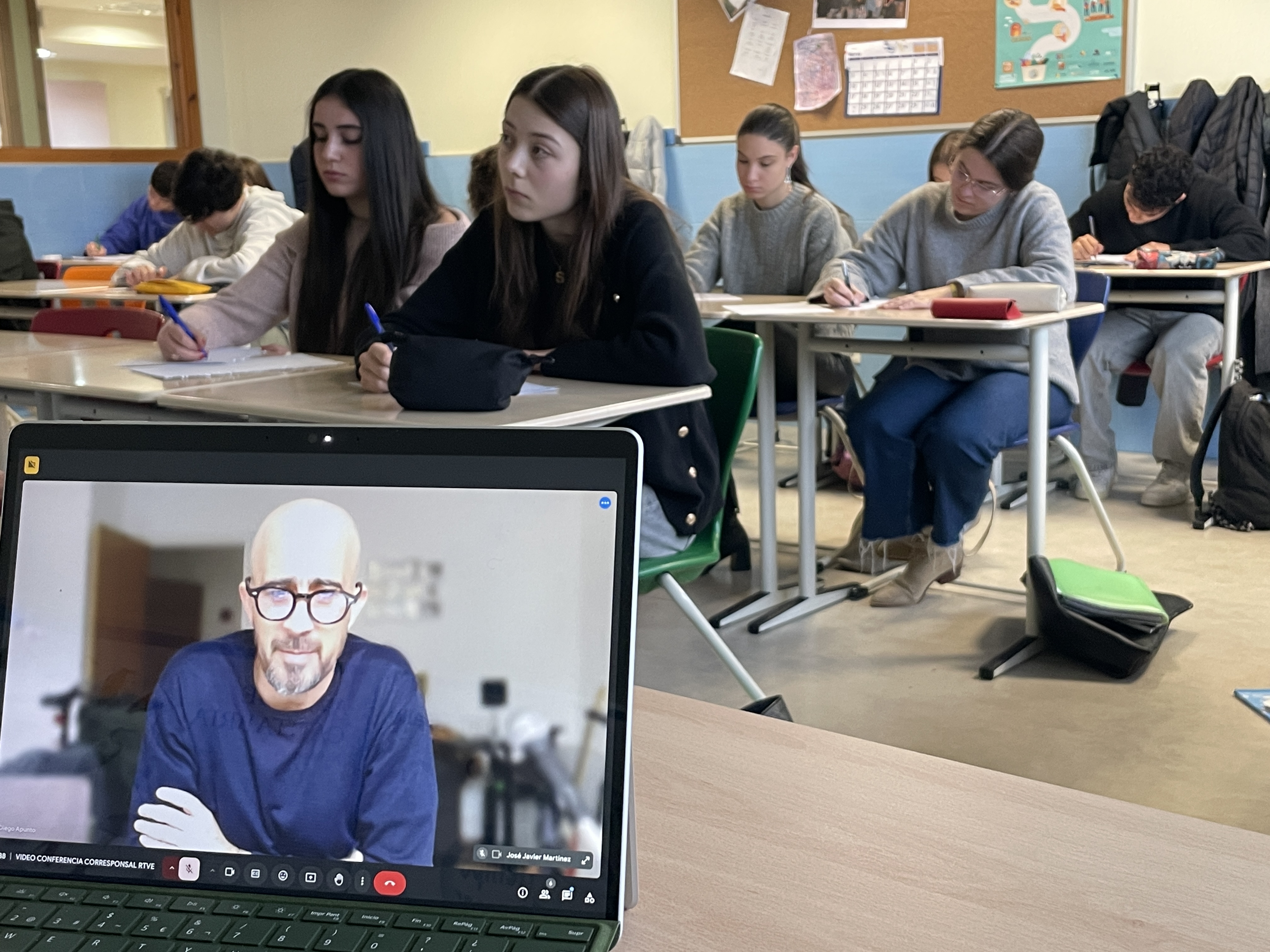 Videoconferencia con Diego Arizpeleta: Un encuentro sobre temas clave de la actualidad inglesa para los estudiantes de 2º de Bachillerato