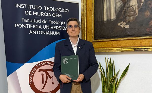 El Hermano Jorge Sierra defiende su tesis doctoral sobre los religiosos Hermanos